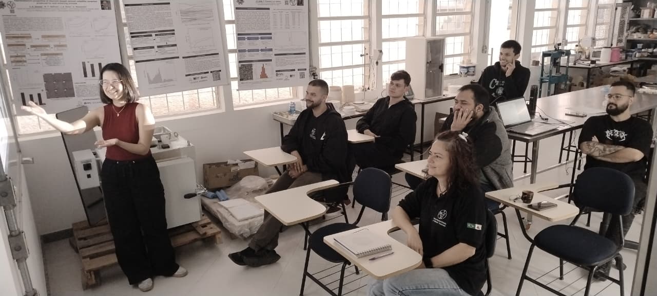 Reunião de grupo no laboratório
